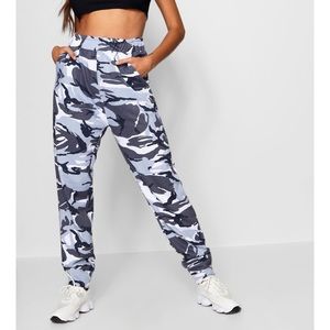 Camo High-waisted Jogger